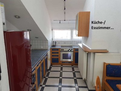 Helle, sehr gepflegte, möbl. OG2-Wohnung Nähe Westpark an Einzelperson, Nichtraucher, zu vermieten.