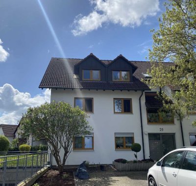 Schöne 3,5-Zimmer-Dachgeschosswohnung mit neuer Küche in Satteldorf
sofort bezugsfähig!