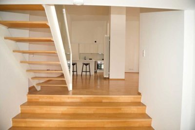 Cool Chic. EG Loft-Altbau mit eigenem Eingang und Designküche. Künstler/Musiker Welcome. Stellplatz