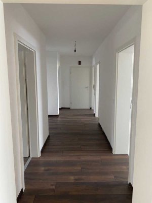 Frisch renovierte 5-Zimmer Wohnung in ruhiger Lage, Zentrumsnähe