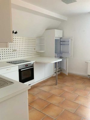 Wohnen mit Charme - Freundliche, lichtdurchflutete 3 Zimmer DG Wohnung