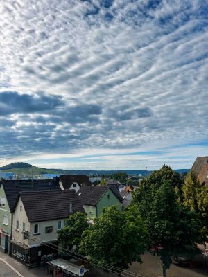 Helle 3-Zimmer-Dachgeschosswohnung mit Einbauküche und Ausblick