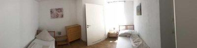 Geschmackvolle, neuwertige 2-Raum-EG-Wohnung mit geh. Innenausstattung mit Balkon und EBK