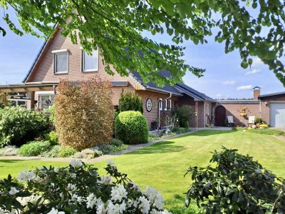 Gepflegtes EFH mit neuw. Dach, Do.garage + wunderschön angelegtem Garten in unverbauter Randlage