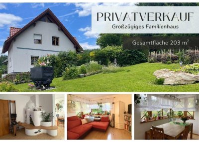 Privatverkauf: Großzügiges Familienhaus (über 200 Quadratmeter) mit sonnigem Garten