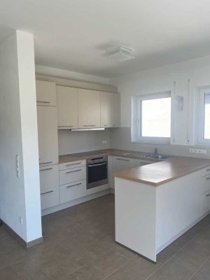 Schöne 3.5 Zimmerwohnung mit großem Balkon