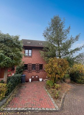 Großzügiges Reihenendhaus im grünen Sülldorf