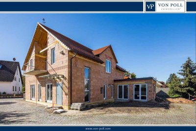 Innovativer Rohbau: Eins- bis Zweifamilienhaus mit energieeffizientem Konzept und Innenschwimmbad