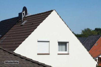 Einfamilienhaus mit Anbau und Garage - ein Fall für den Heimwerker!