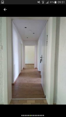 Ruhepol: 3 helle Zimmer mit sonniger Loggia