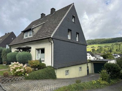 / Charmantes Einfamilienhaus mit Ausbaureserve und zusätzlichem Bebauungspotenzial in Meschede
