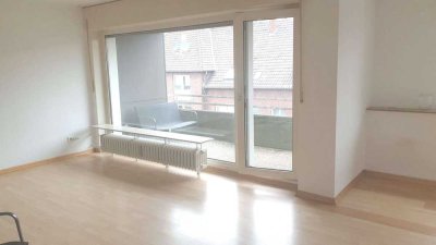 Appartement mit getrennt eingerichteter Küche und zentral