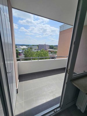 Frisch sanierte 3-Zimmer-Wohnung mit Balkon & Weitblick – 5. OG in Hof