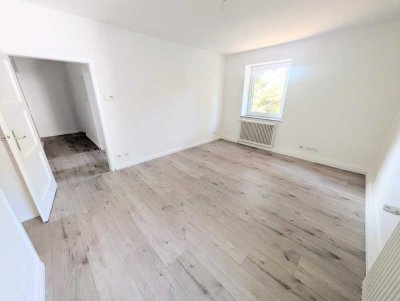 **Was will man mehr? +weiße Wände +Laminat +neues Tageslichtbad +eigener Garten**