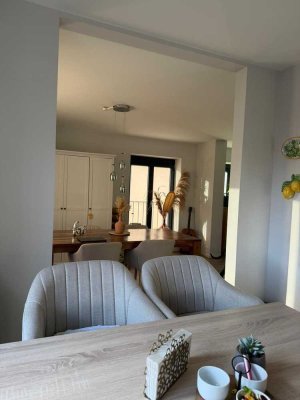 Ab sofort möglich!!! Traumhafte 3 Zi.-Wohnung mit Balkon und Terrasse im Garten