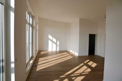 Hohe Decken, bodentiefe Fenster, Südblick - exklusive Dachgeschosswohnung mit 23 m² Dachterrasse