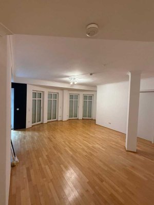 Helle 2Zi Terrassenwohnung mit EBK und PKW-Stellplatz am Park