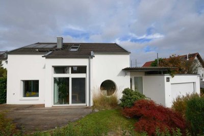Modernes Architekten Passivhaus mit außergewöhnlichen Details