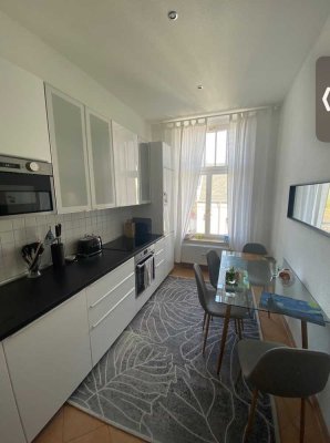 Modernisierte 2-Zimmer-Wohnung m. Luxus-Einbauküche und Blick auf die Weiße Elster