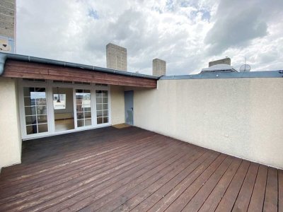 Über den Dächern der Stadt!! Stellplatz, Aufzug in die Wohnung, Whirlpool, Kamin und Dachterrasse!!