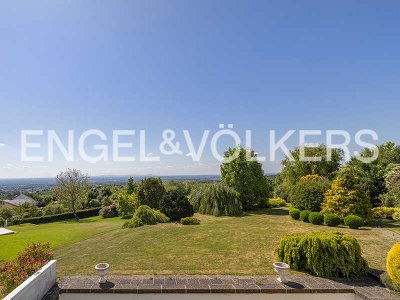 Traumgrundstück mit grandiosem Blick und sanierungsbedürftiger Villa