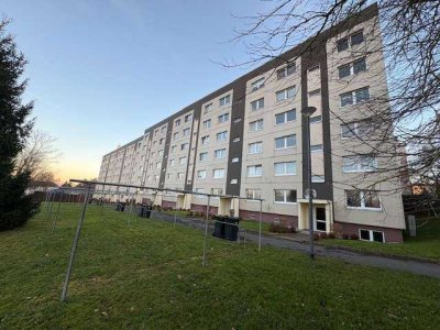 08451 - 3 Zi.-Wohnung mit Balkon, EBK und Stellplatz in Crimmitschau!