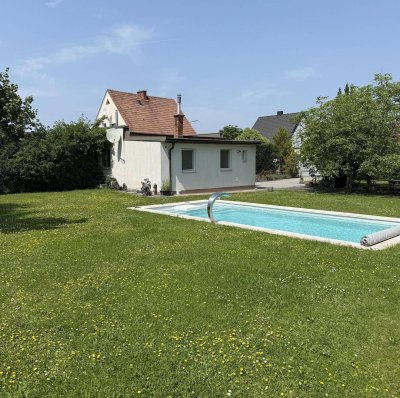 Vollmöbliertes 2-Zimmer-Haus mit Pool und Garten