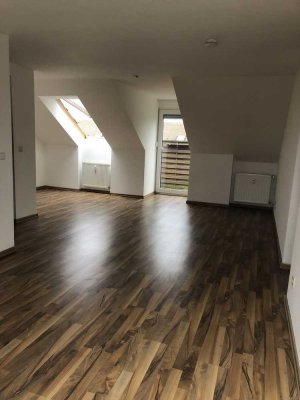 Sanierte 4-Raum-Wohnung mit Balkon und Einbauküche in Bindlach