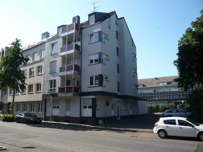 Renovierte 4-Zimmer-Wohnung mit Balkon in Mönchengladbach