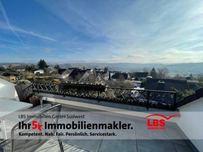 großzügige 4-Zimmer Dachgeschosswohnung mit unverbaubarem Fernblick, Balkon und Stellplatz