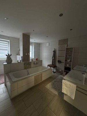 Neuwertige 3-Zimmer-Wohnung im EG auf der Ruhbank , 134 m² – Waldblick, Loggia & Balkon