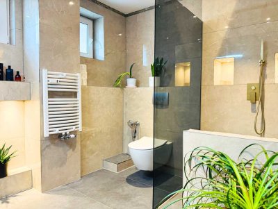 3-Zimmer-Glück in Bahnhofsnähe - Modernisierte DG-Wohnung mit Luxusbad, Einbauküche und Balkon