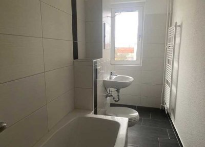 Sanierte 3-Raum-Wohnung mit großem Balkon!