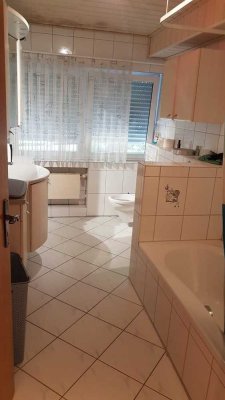 Schöne 4-Zimmer-Erdgeschosswohnung mit Balkon und EBK in Hüttenberg