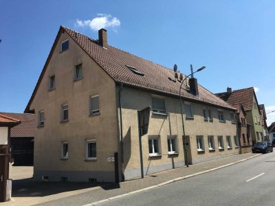 Schöne  2-Zimmer-  Dachgeschosswohnung in zentraler Lage