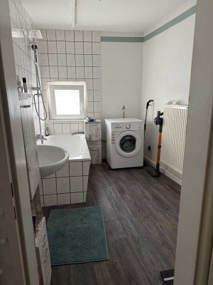 Helle Dachgeschoss-Wohnung in Deutz (Möbelablöse möglich) - Bitte Text lesen!