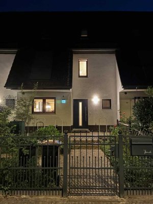 Attraktives und gepflegtes 6,5-Zimmer-Reihenhaus mit EBK in Berlin Spandau