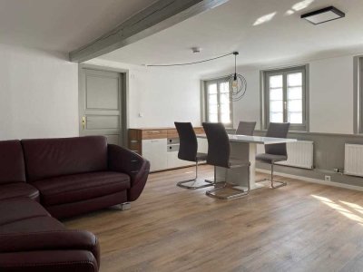 *Selbst einziehen oder 5% Mietrendite* in historischem Ambiente erzielen!
 Schicke 3 Zi.-EG-Wohnung!