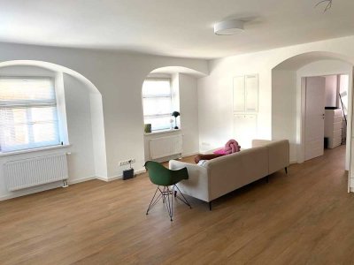 Außergewöhnliche 2-Zimmer-Altbau-Wohnung