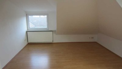 Attraktive und vollständig renovierte 3-Zimmer-Dachgeschosswohnung in Loxstedt