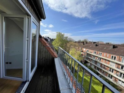 *von privat*  sonnige 2-Zimmer-Dachgeschosswohnung in Eimsbüttel