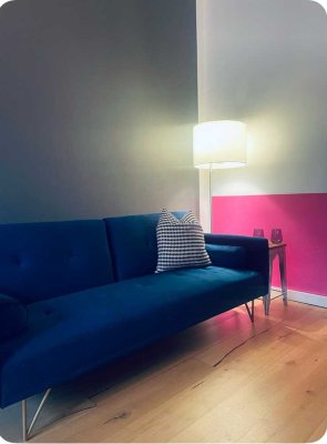 Voll möblierte 2,5-Zimmer Wohnung mit Terrasse in Sülz