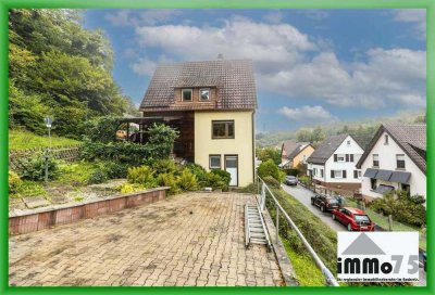 freistehendes Einfamilienhaus mit Garten, Dachterrasse, Garage und großem Aussenstellplatz