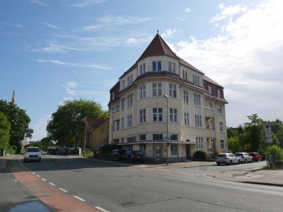 Großzügig geschnittene 2-Zi-Altbauwohnung