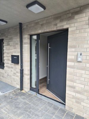 Kaa-Büttgen, NEUBAU/ ERSTBEZUG, moderne 5-Zi-Whg als Haus in Haus m. Terr. + Gart., Grg. u. STP