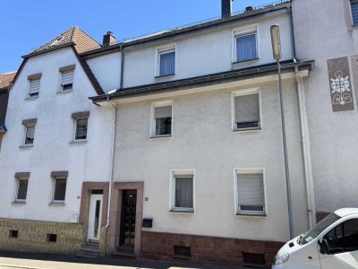 Solides Dreifamilien-Wohnhaus in einer guten Lage von Pirmasens zu verkaufen