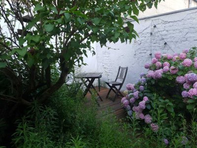 Helle und ruhige Innenstadtwohnung im Loftstyle, mit Wintergarten und kleinem Garten, möbliert