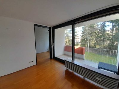 Attraktive, ruhige 2-Zimmer-Whg. mit Loggia u. EBK, Regensburg Uni-Nähe
