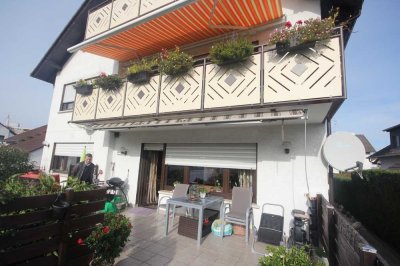 Gepflegtes und geteiltes MFH mit großzügigen WE und Garagen, in ruhiger Wohnlage von Rodenbach