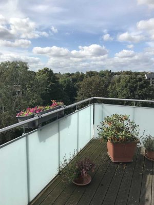 Über den Dächern von Hamburg – DachG.-Wohnung, courtagefrei, mit Wintergarten und großer Südterrasse